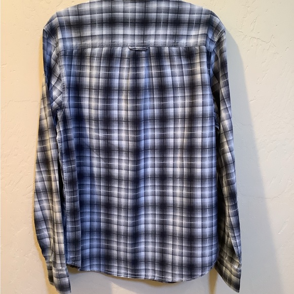 medium converse shirt - Picture 3 of 3